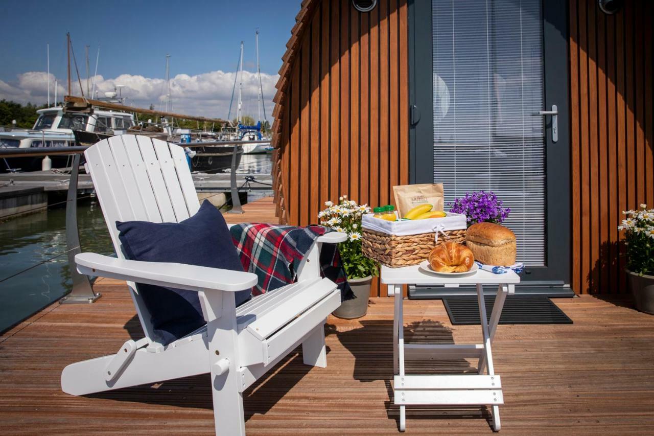 Samphire Ark 900 Hotel Емсуърт Екстериор снимка
